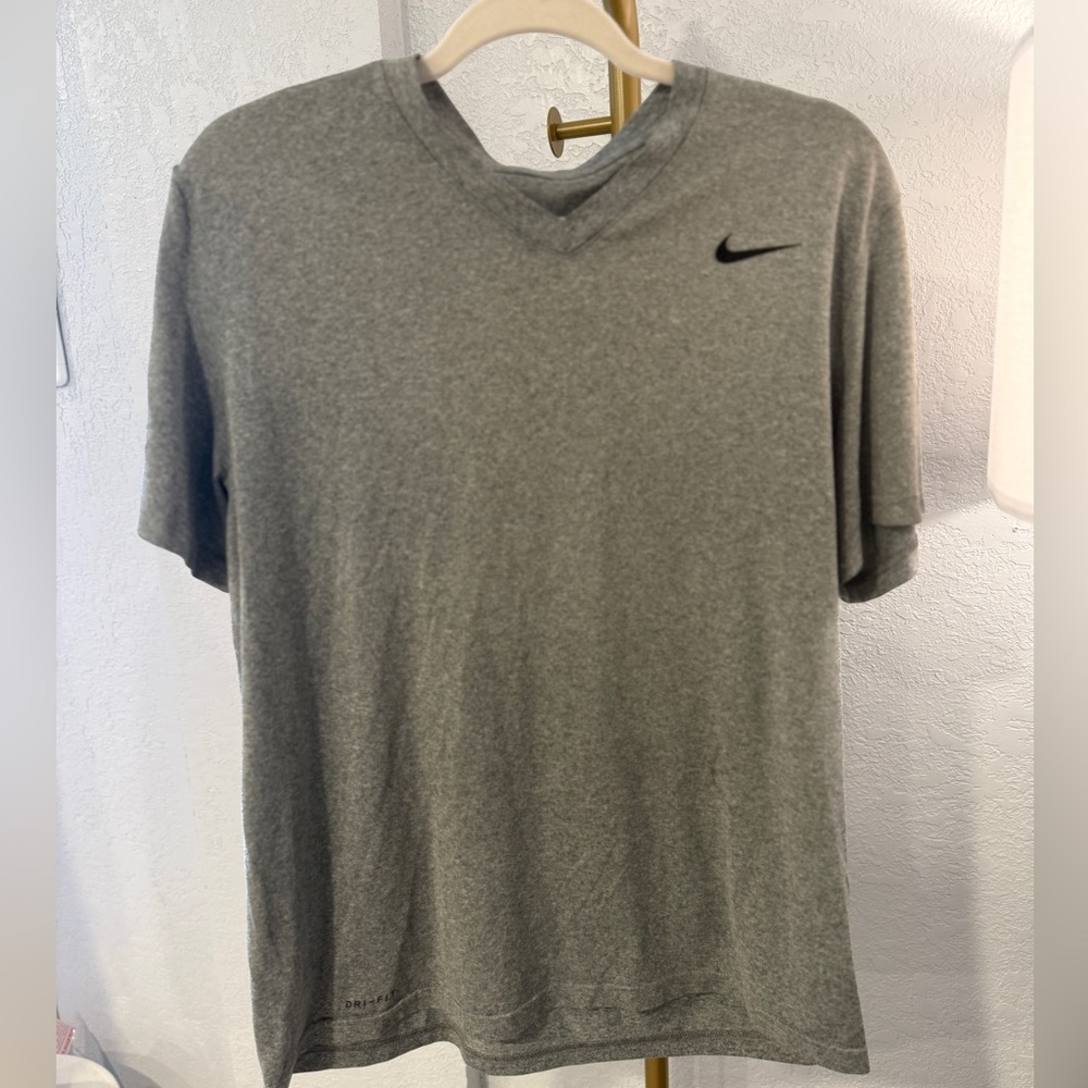 Nike Men’s Dri-FIT Gray V-Neck Athletic T-Shirt Lightweight Performance Tee